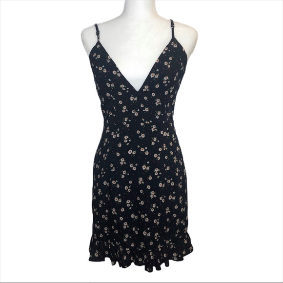 NWOT Mayra Floral Ruffle Dress in Navy Floral - Picture 2 of 6